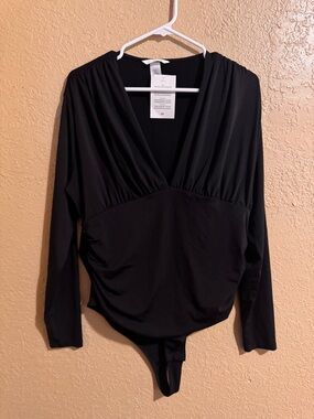 H&M v-cut bodysuit blouse